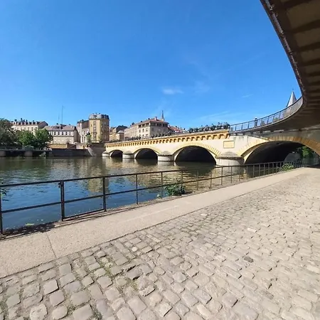 Pivoine Avec Terrasse A Proximité De Metz