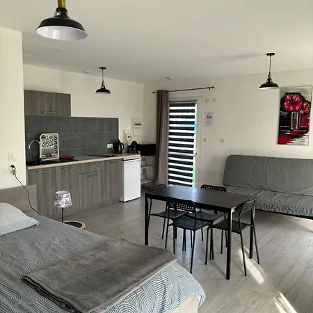 Pivoine Avec Terrasse A Proximite De Appartement *