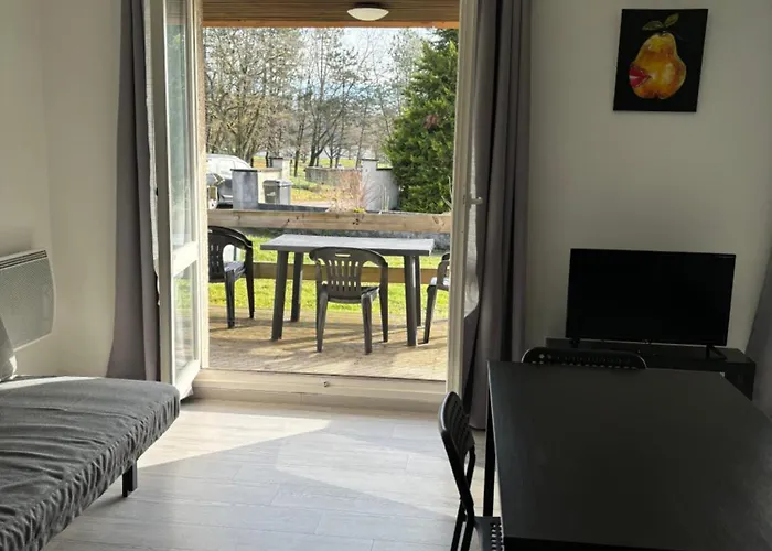 Pivoine Avec Terrasse A Proximite De Appartement